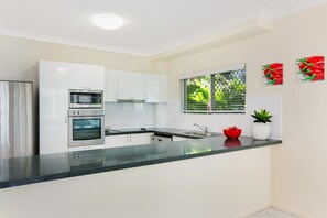 Fridge, microwave, oven, stovetop - 3BR Waterfront "The Beach House" - WIFI (Trinity Beach)