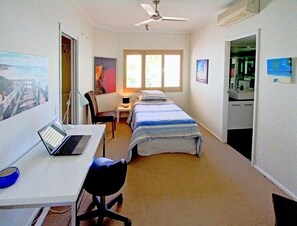 3 Schlafzimmer, Schreibtisch, Bügeleisen/Bügelbrett, WLAN