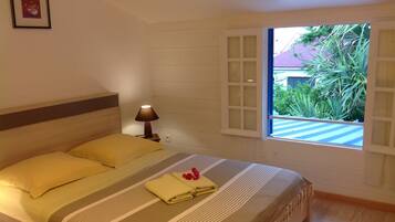 4 Schlafzimmer, Schreibtisch, Bügeleisen/Bügelbrett, Reisekinderbett