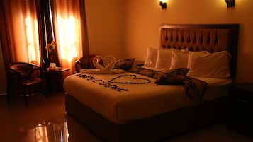 Hypo-allergenic bedding, minibar, in-room safe, desk
