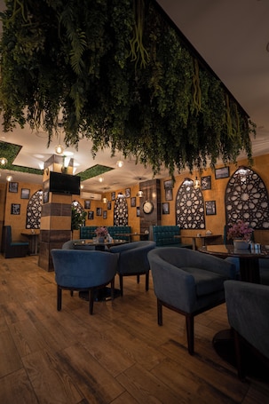 Café. Grape Village Hotel