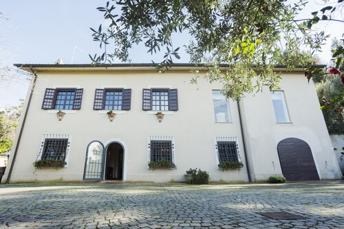 IHRE VILLA IN ROM !! TOP !!  Wein und gutes Essen !! AIR COND. PARKPLATZ - GRILLPLATZ