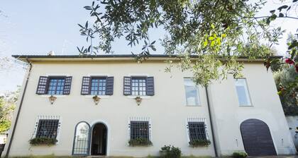 IHRE VILLA IN ROM !! TOP !! Wein und gutes Essen !! AIR COND. PARKPLATZ - GRILLPLATZ