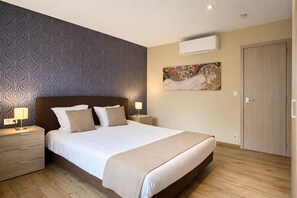 1 bedroom, desk, iron/ironing board, WiFi