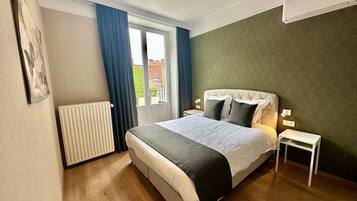 3 slaapkamers, een bureau, een strijkplank/strijkijzer, wifi