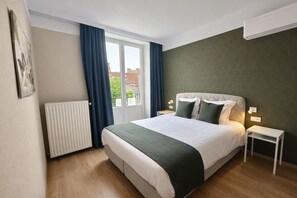 3 bedrooms, desk, iron/ironing board, WiFi