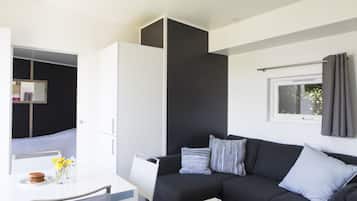 Chalet, 2 Bedrooms | Living room | Flat-screen TV, ping pong