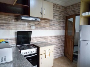 Apartment, 3 Bedrooms | Private kitchen | Full-size fridge, microwave, oven, stovetop