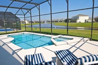 5 Bed, 3 Bath executive home on secure gated community, 15 mins from Disney