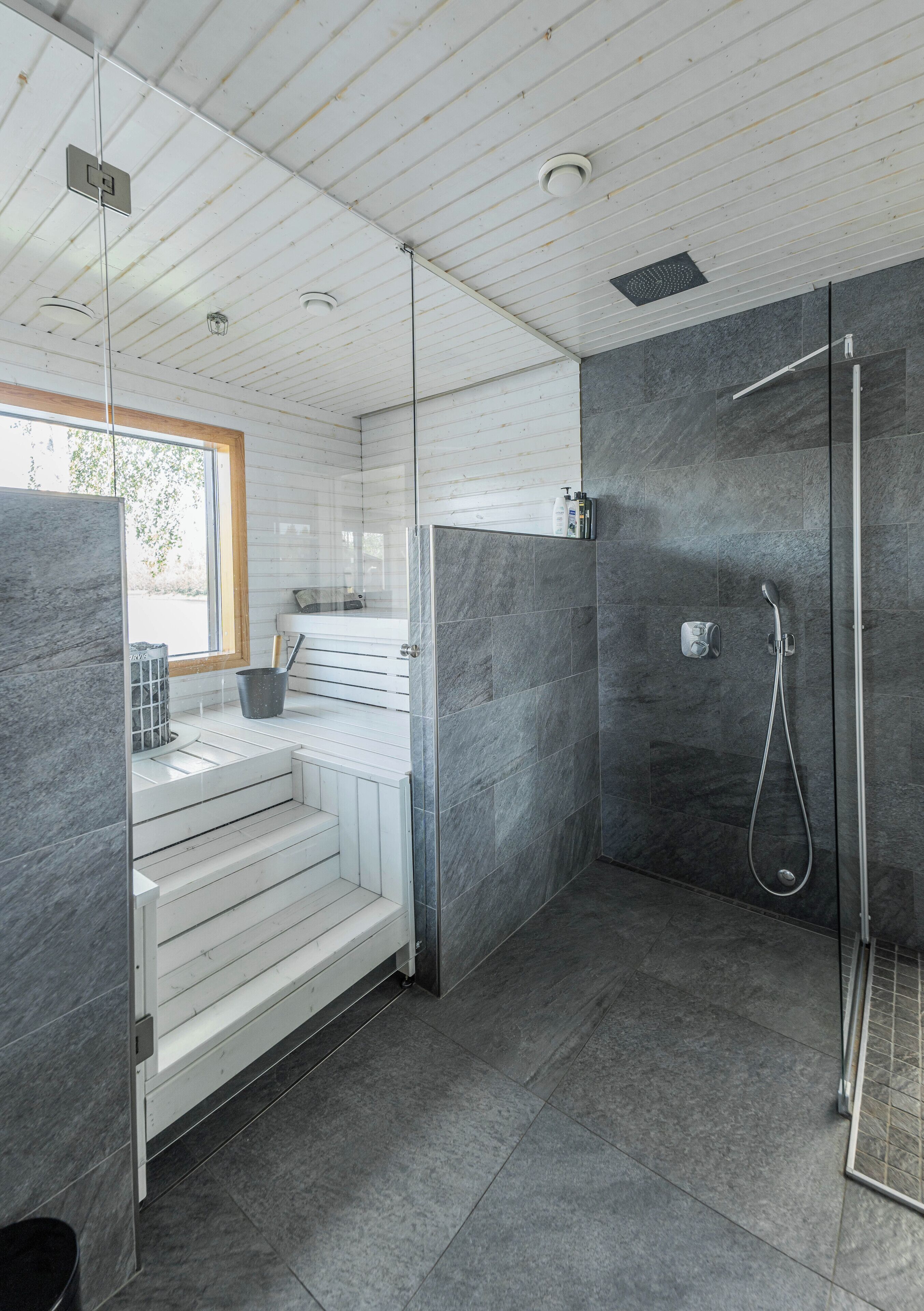Villa, 4 habitaciones, sauna, vista al río | Baño | Tina y regadera independientes y tina de hidromasaje 