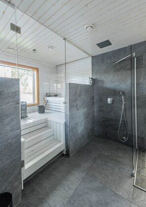 Villa, 4 chambres, sauna, vue fleuve | Salle de bain
