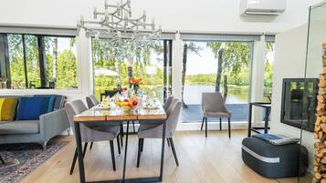 TV connectée, cheminée, chauffage par le sol