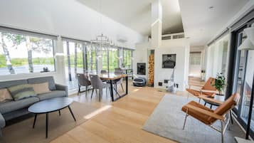 ทีวีจอแบน 50 นิ้ว พร้อมช่องดาวเทียม, สมาร์ททีวี, เตาผิง