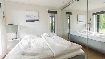 4 bedrooms, Frette Italian sheets, premium bedding, Select Comfort beds