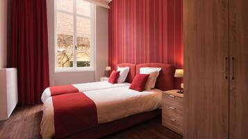 2 slaapkamers, een bureau, een strijkplank/strijkijzer, wifi