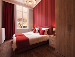 2 bedrooms, desk, iron/ironing board, WiFi