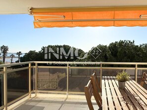 Outdoor dining - 1st line beach flat - Edif. Olimpic  (Cambrils)