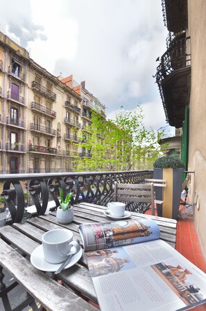 Dreibettzimmer, Balkon (Exterior Bathroom)