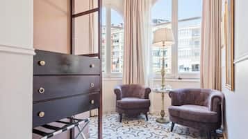 Habitación Doble Superior, Vistas al Patio | Escritorio, sistema de insonorización, wifi gratis y ropa de cama