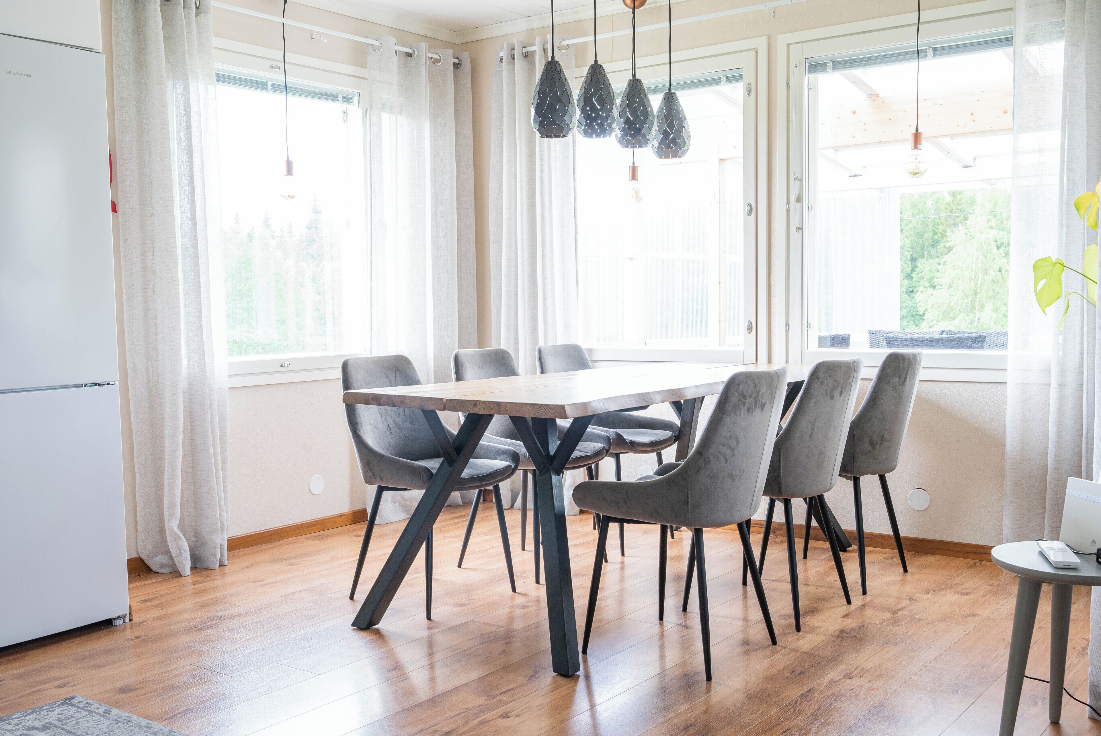 Luxury Cottage, 3 Bedrooms, Sauna, River View | Dining room