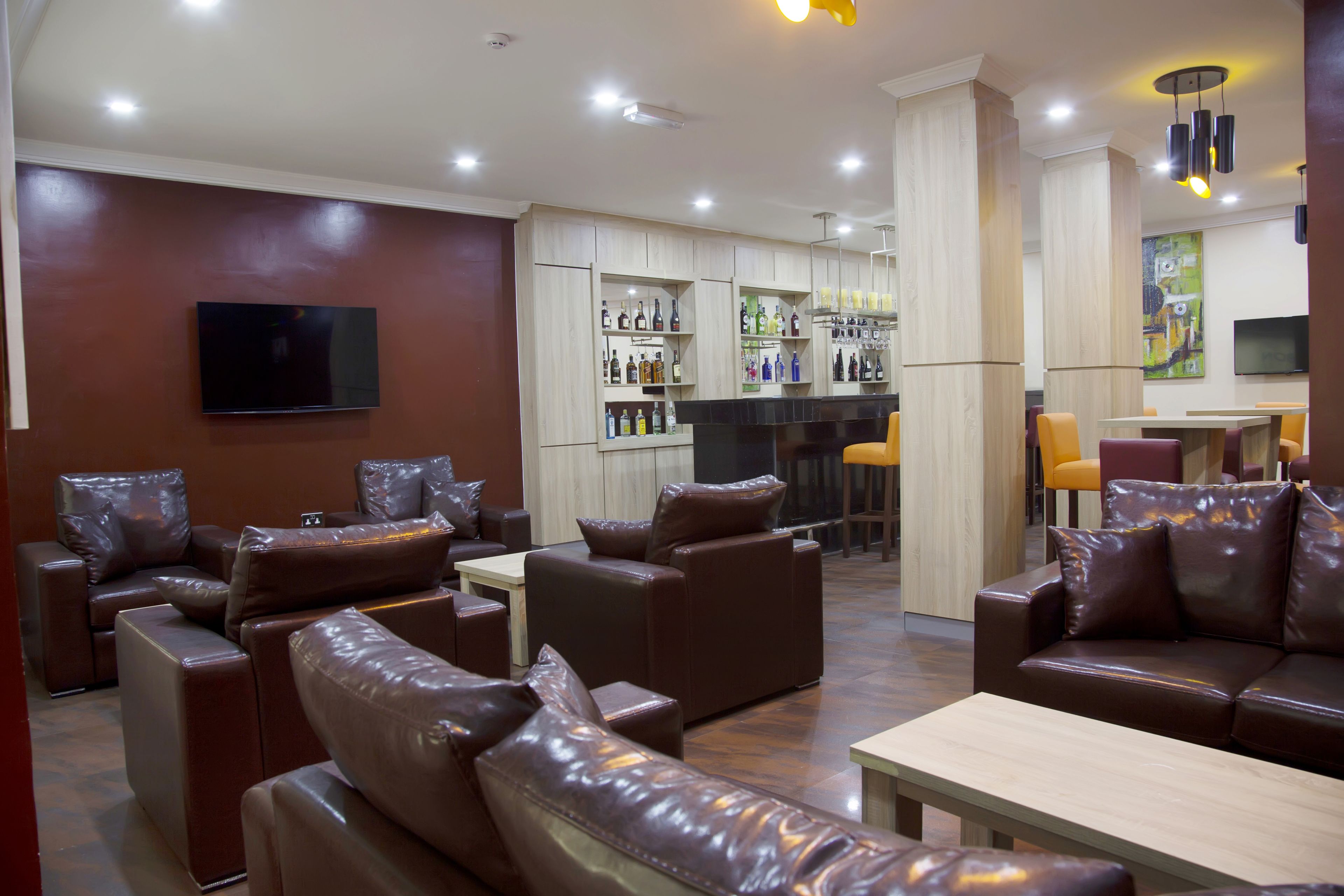 2 bars/lounges, poolside bar