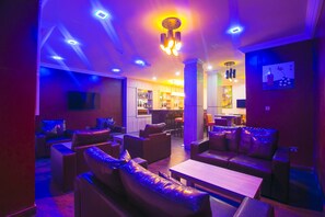 2 bars/lounges, poolside bar