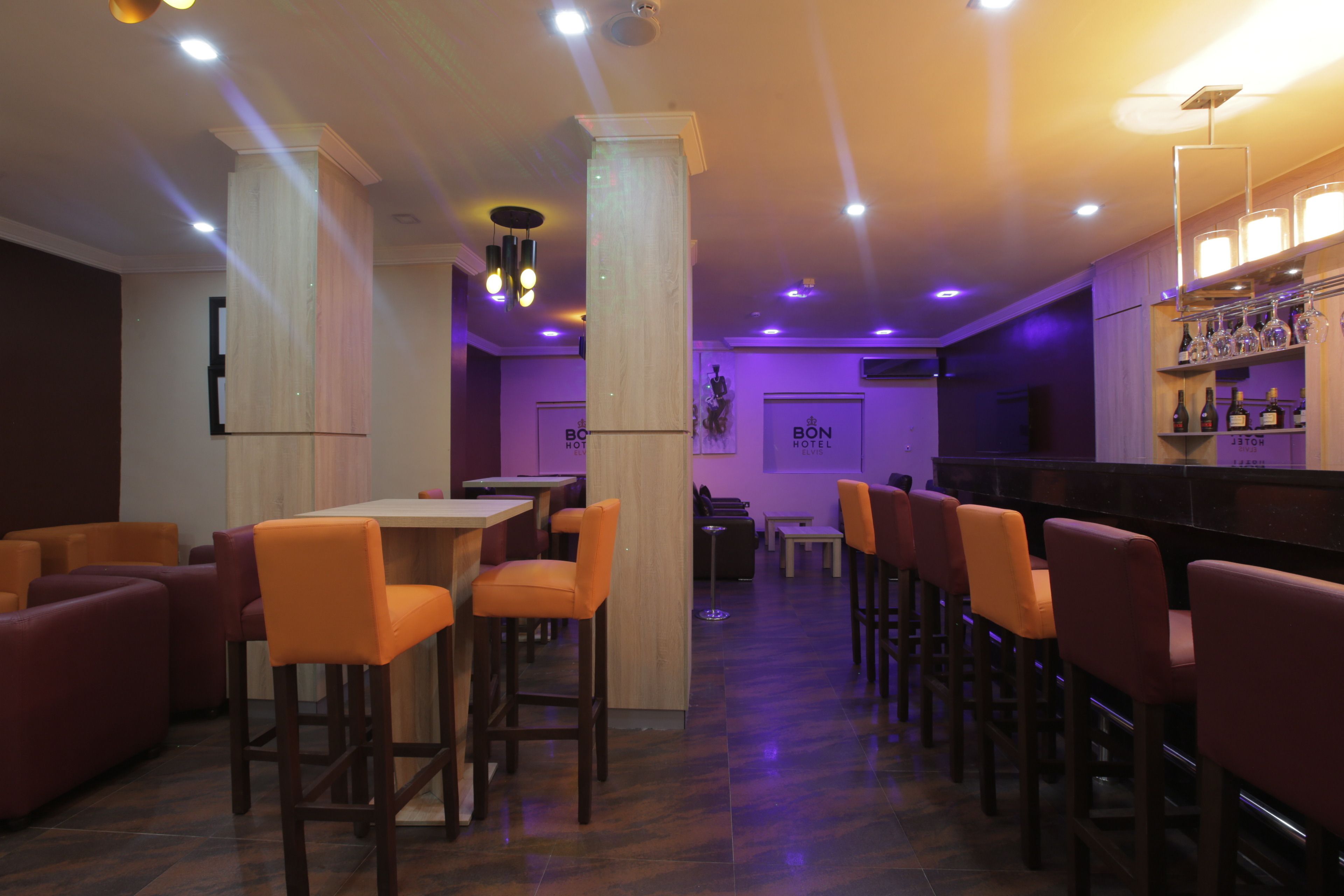 2 bars/lounges, poolside bar