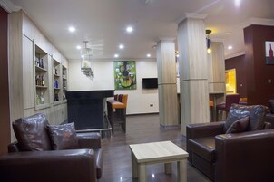 2 bar/lounge, bar a bordo piscina