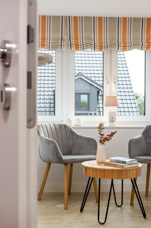 Unclassified image, 3 of 24, button