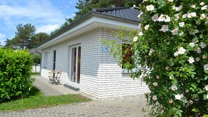 A single-story house with a brick exterior and a tiled roof. - Vacation cottage Albatros, Germany (Karlshagen)