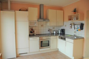 Refrigerador, microondas, horno y lavavajillas 