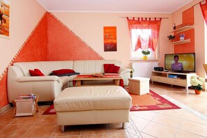 Televisión y chimenea 