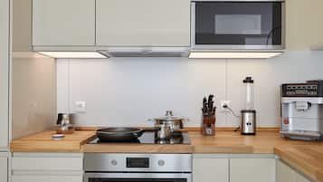 Refrigerador, microondas, horno y lavavajillas