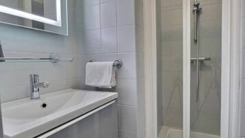 Room, Garden View | Bathroom