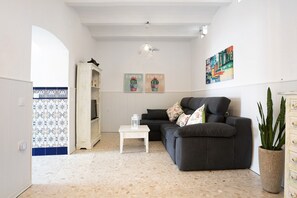 Télévision, lecteur de DVD, chaîne hi-fi