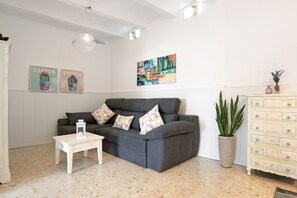 Televisión, reproductor de DVD, estéreo