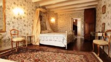 Desk, iron/ironing board, free cots/infant beds, free WiFi