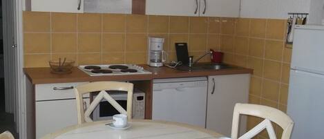 Mikrowelle, Ofen, Geschirrspüler