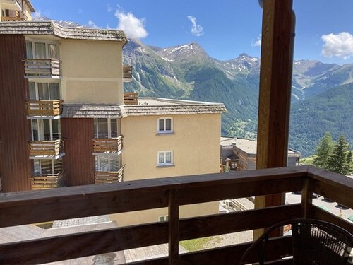 Cozy 2-Room Apt for 6 with WiFi, Near Ski Slopes & Amenities