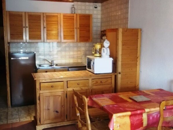 Mikrowelle, Ofen, Geschirrspüler