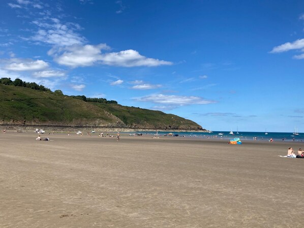 بالقرب من الشاطئ