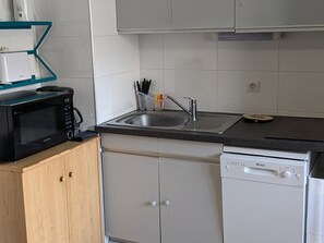 Kühlschrank, Mikrowelle, Geschirrspüler