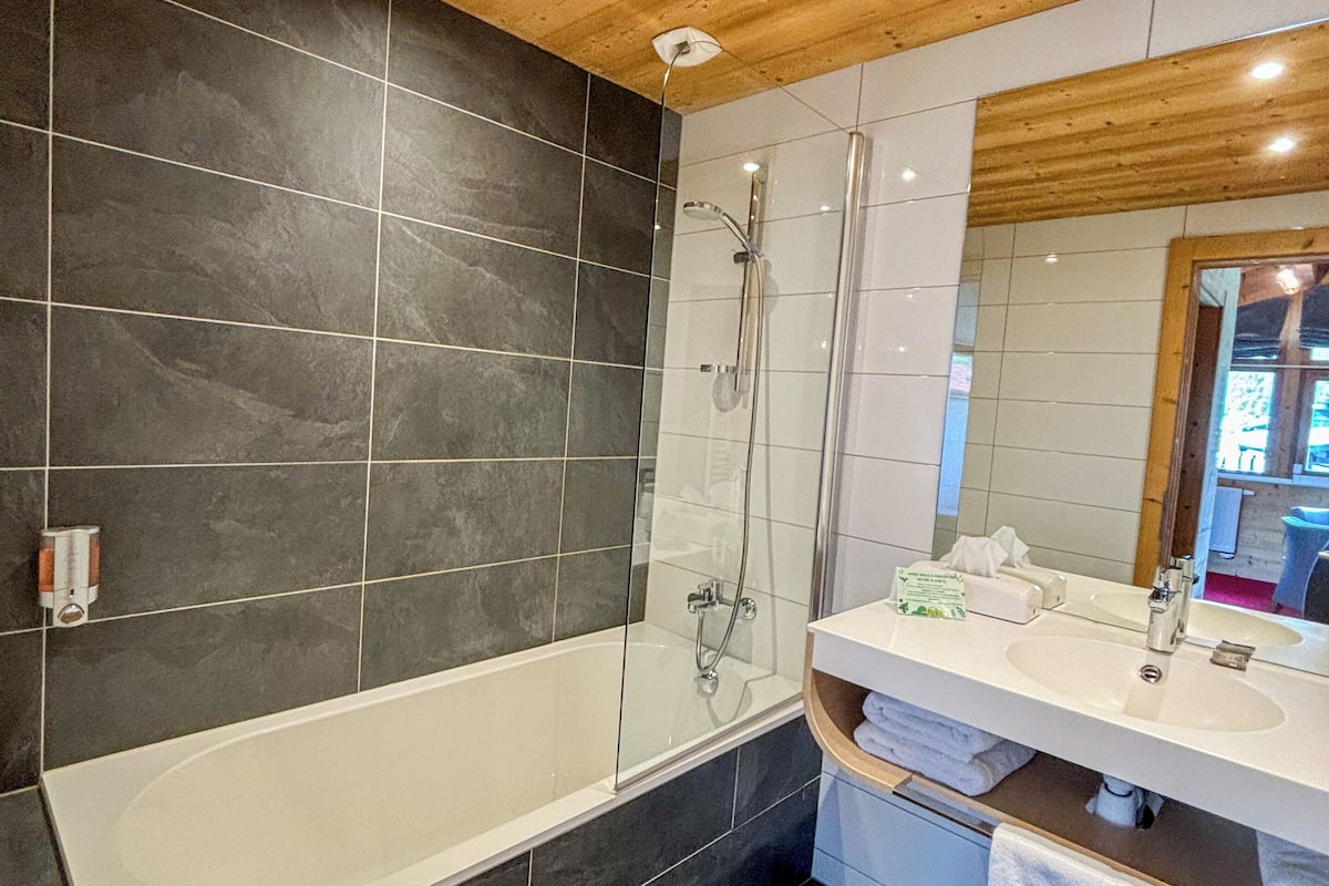 comfort quadruple room | bathroom | shower, free toiletries, hair dryer, towels