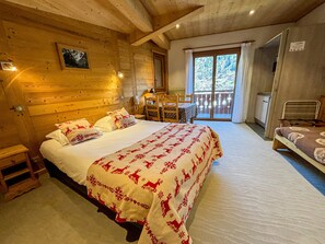 Studio (2 people) | In-room safe, individually decorated, individually furnished, desk - Hôtel l'Igloo (Morzine)