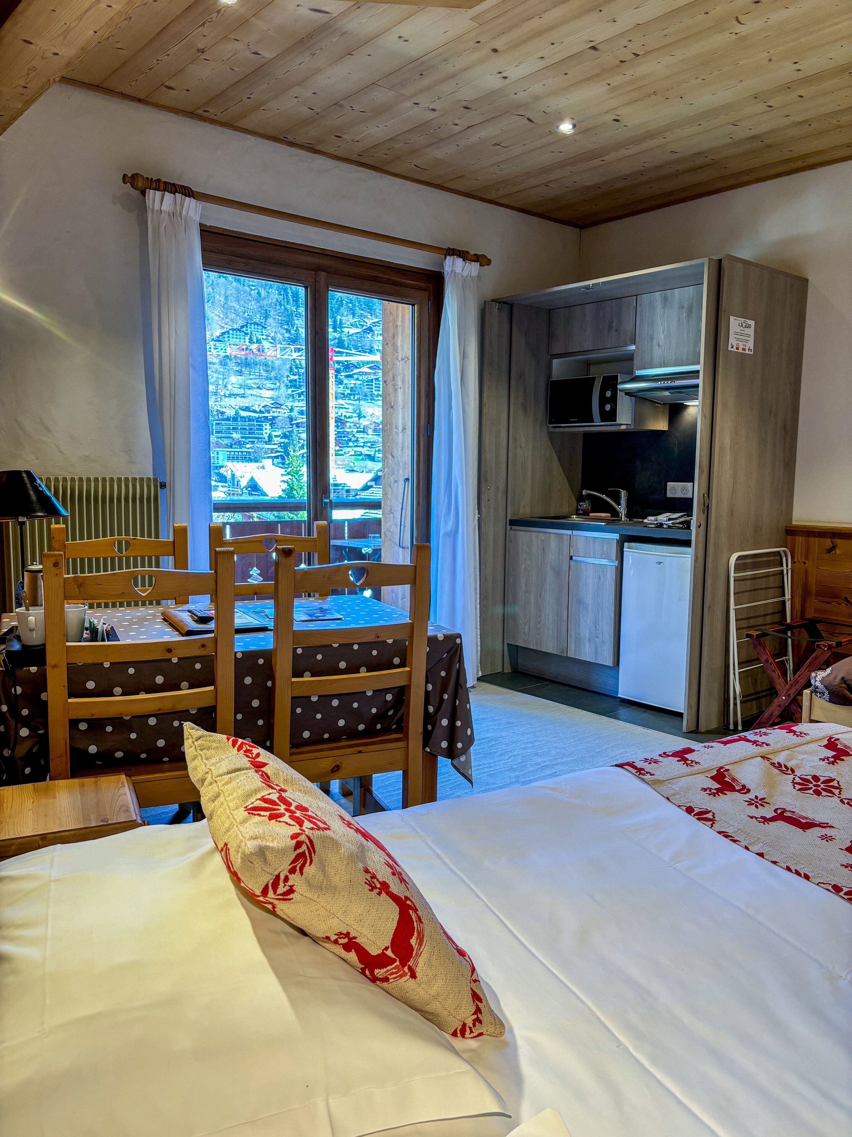 Studio (2 people) | Zimmersafe, individuell dekoriert, individuell eingerichtet