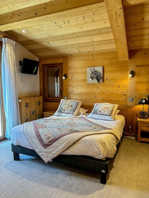 Studio (4 people) | In-room safe, individually decorated, individually furnished, desk - Hôtel l'Igloo (Morzine)