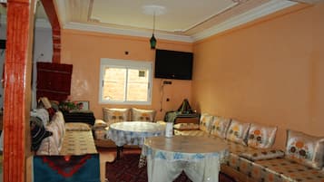 Breakfast, lunch, dinner served; local and international cuisine