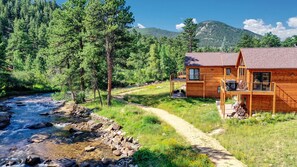 Exterior - Prime River Frontage &Views, w/AC, 1mi to Town & 2mi RMNPs,Deck&Patio/fishing (Estes Park)