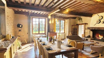 Exclusive House, Private Bathroom (entière) | Dining