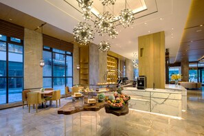Breakfast, lunch and dinner served - Hilton Garden Inn Nujiang (Nujiang Lisu)